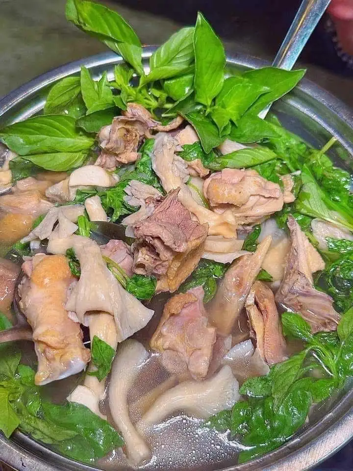 lẩu gà lá é - mi ni - 170.000 ₫ tại Gà Ủ Muối Đức Huy - Nguyễn Văn Linh