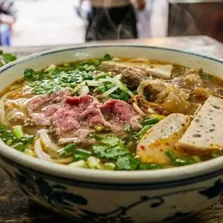 bún bò chả + tái + nạm - 47.000 ₫ tại Minh Minh Food - Hòa Bình