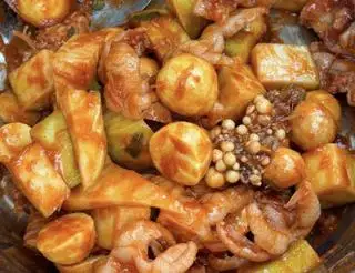 Hình ảnh chân gà sốt thái mix trứng non