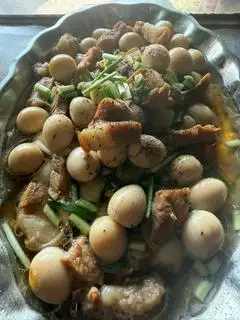 Hình ảnh Cơm thịt kho trứng cút