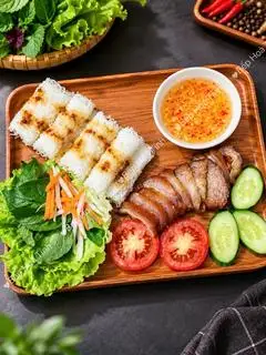 Hình ảnh Bánh hỏi tai heo khìa kèm rau