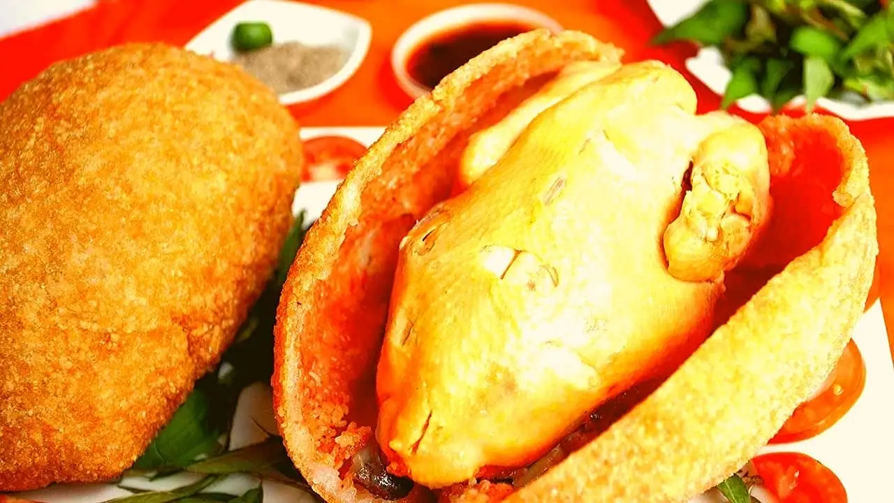 Hình ảnh 2 gà bó xôi 1 con chiên giòn 