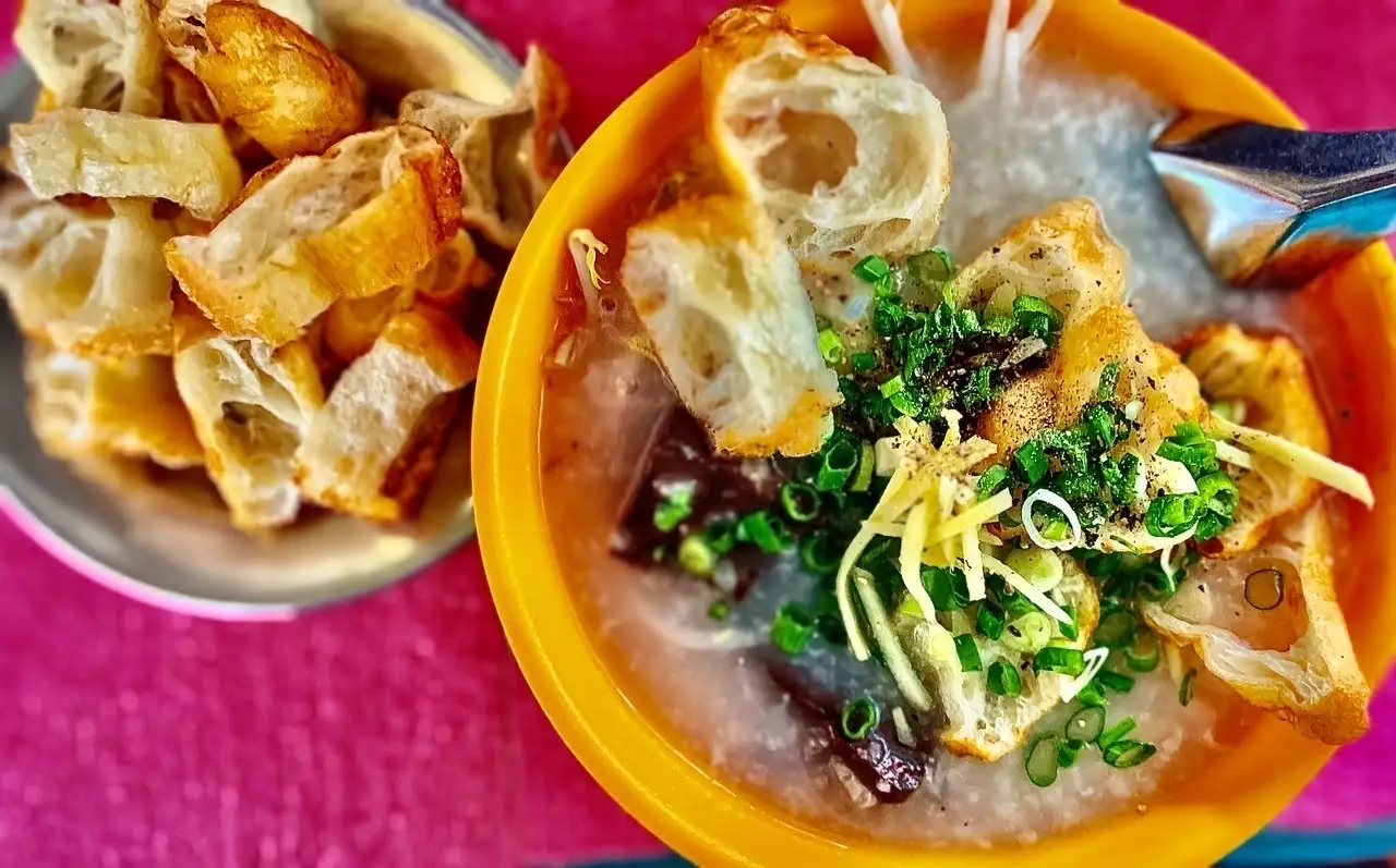 Cháo huyết - 25.000 ₫ tại Tám Hói - Cháo Huyết Bò Viên & Giò Heo - Phan Văn Trị
