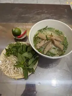 Hình ảnh Hủ tiếu chả cây