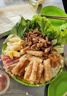 Hình ảnh Mẹt cuốn 3 người