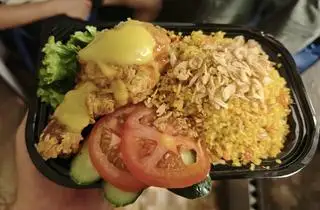 Hình ảnh cơm rang gà đùi chanh dây