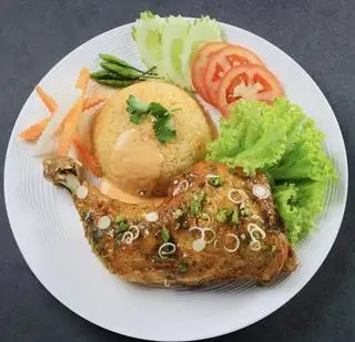 Hình ảnh Combo Gà Góc Tư Sốt Mê Cay +Trứng +Trà Tắc 
