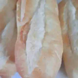 Bánh mì - 4.000 ₫ tại Phá Lấu Bò 245 - Lê Quang Định