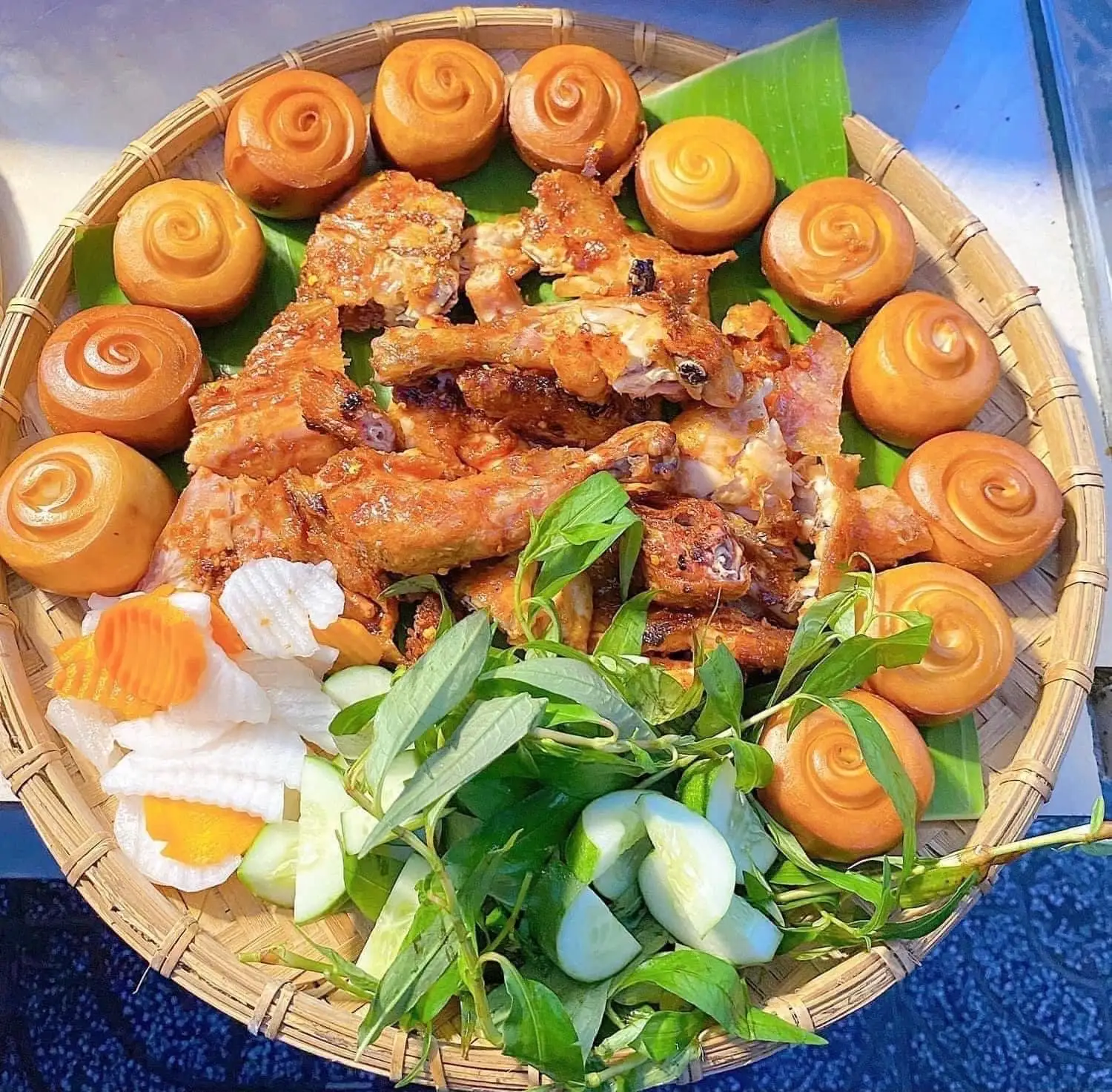 Gà nướng sốt mắm nhĩ + 10 bánh bao  - 259.000 ₫ tại Gà Nướng Phương Nam - Tôn Đản