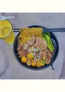 Hình ảnh mỳ chua cay trộn đặc biệt