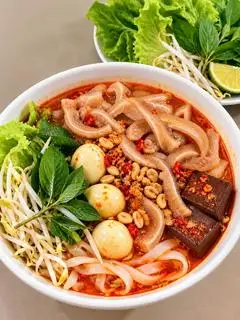Hình ảnh MÌ QUẢNG TAI HEO