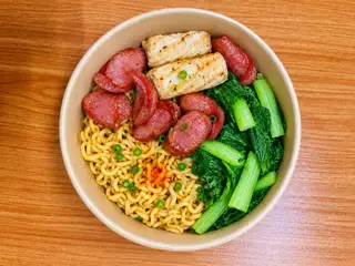 Hình ảnh nì trộn chả mực xoắn, lạp xưởng