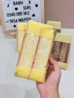 Bánh Bông Lan Tam Giác - 20.000 ₫ tại Tiệm Bánh Suri - Bánh Ngọt & Bánh Kem - Nguyễn Ảnh Thủ