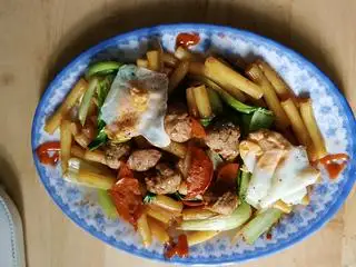 Hình ảnh nui xào bò viên trứng 