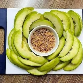 Hình ảnh Cóc cắt sẵn chấm muối 