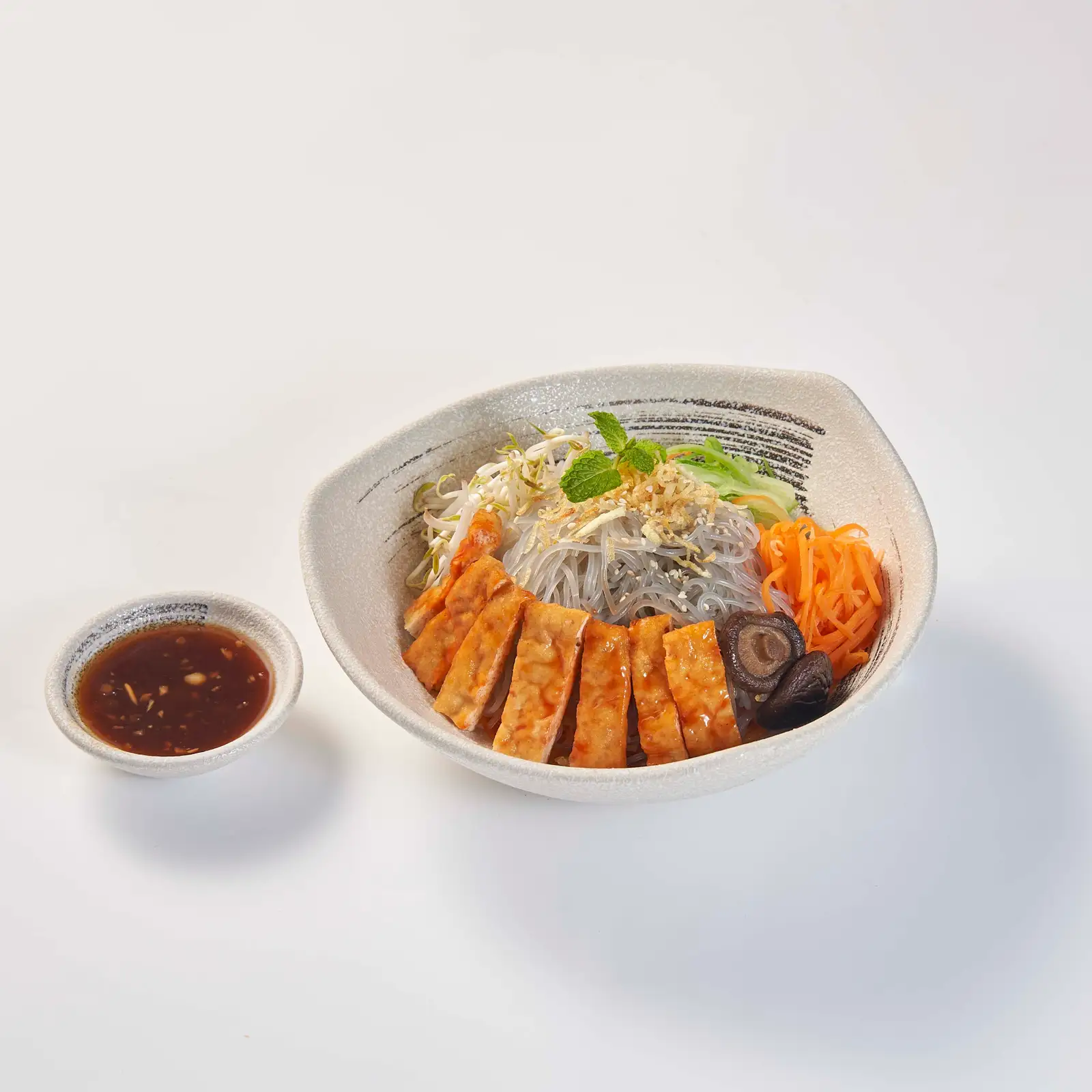 Miến trộn chay - 135.000 ₫ tại Nhà Hàng Chay Amavi Kom & Vegan - Cơm Tấm Chay - Quốc Hương