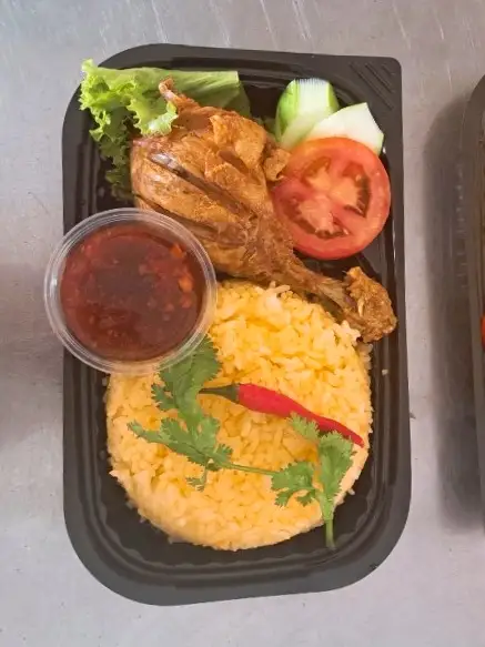 Hình ảnh Cơm Chiên Đùi Gà