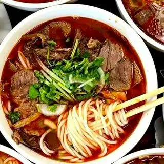 Bún Bò Tái - 54.000 ₫ tại 1997 Quán - Bún Bò Huế & Bún Bò Giò Heo - Huỳnh Văn Bánh