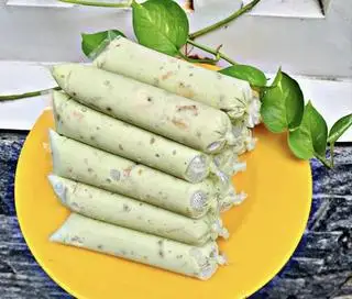 Hình ảnh Kem chuối que cốt dừa lá dứa /set 10 que 