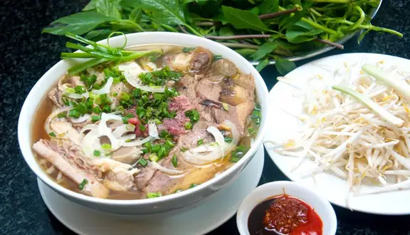 phở Tái Nạm - 65.000 ₫ tại Phở Hiếu - Bùi Đình Túy