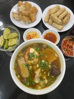 Bánh canh cua thập cẩm tô lớn - 79.000 ₫ tại Bánh Canh Cua & Súp Cua Mẹ Bơ - Bà Hạt