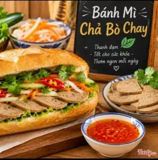 Hình ảnh Bánh mì chả bò chay với nấm dê
