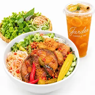 Hình ảnh Bún cá Ngừ kho cay lát cá lớn (Tặng trà sốt tắc)