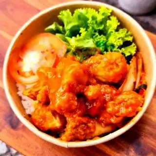 Hình ảnh Cơm Gà Sốt Chua Ngọt
