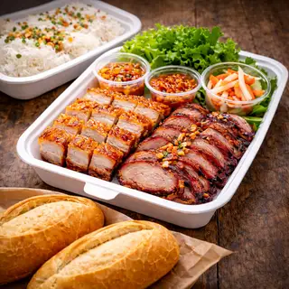 combo lộn xộn  — ❤️❤️❤️HOT ❤️❤️❤️ - 135.000 ₫ tại Bánh Mì & Bánh Hỏi Heo Quay A Hùng - Lê Văn Sỹ