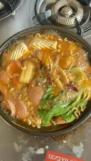Hình ảnh mỳ cay xúc xích 