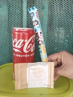 Nước giải khát ướp lạnh coca - 20.000 ₫ tại Trà Tắc & Nước Ngọt - Lê Quang Định