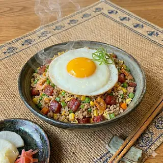 Cơm Chiên Dương Châu Trứng Chảy - 59.000 ₫ tại Cơm Chiên Phủ Trứng Đặc Biệt Cô 9 - Lê Đức Thọ