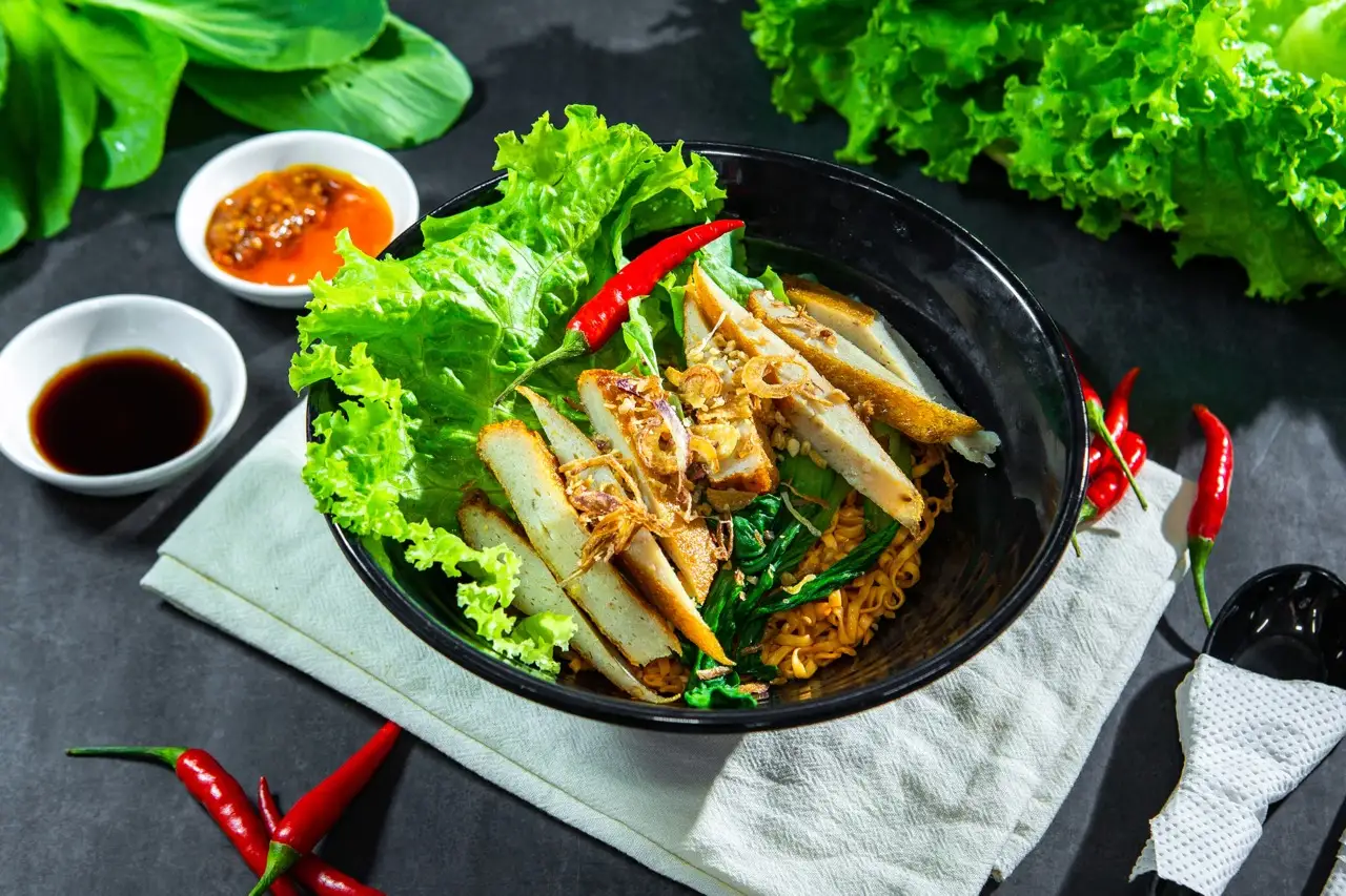 Mì Trộn Chả Cá - Trà Tắc - 82.000 ₫ tại Mì Trộn Sa Tế Huy Mập - Đường Số 10