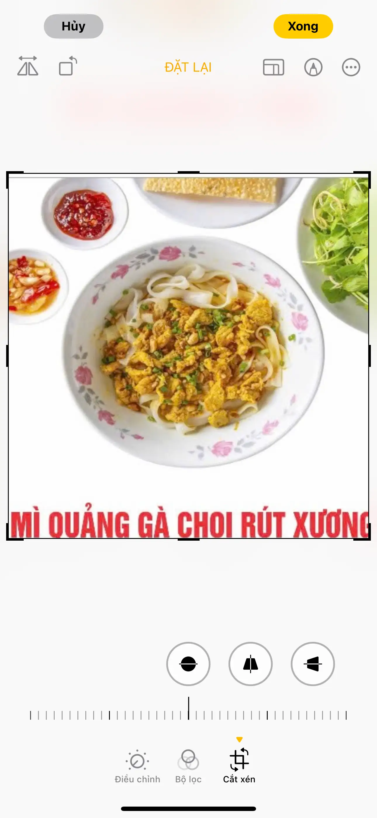 Mì Quảng gà chọi rút xương - 65.000 ₫ tại Mì Quảng Tùng Mập - Lê Trọng Tấn