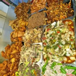 Hình ảnh Cơm Gà rán - Đậu Sốt