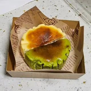 Hình ảnh Mix 1/2 Original cheese + 1/2 Matcha cheese