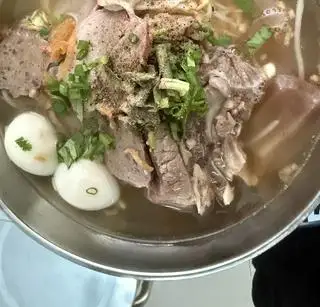 Hình ảnh HỦ TIẾU XƯƠNG BÒ VIÊN TRỨNG CÚT NƯỚC