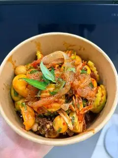 Hình ảnh Chân gà mix sứa , trứng non