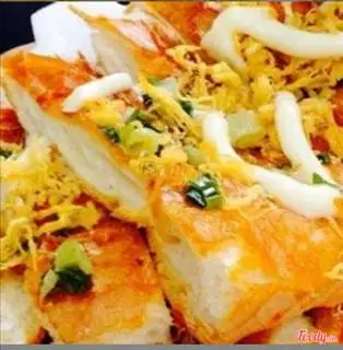 Bánh mì nướng muối ớt xúc xích - 24.000 ₫ tại Bánh Mì 1162 - Lê Văn Sỹ