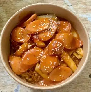 Hình ảnh mỳ xào tokbokki xúc xích