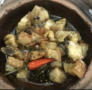 Cơm trắng cá kèo kho + kèm canh - 65.000 ₫ tại Quán Ếch Nướng & Lẩu - Dương Bá Trạc