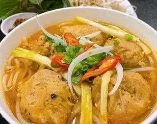 Bún bò chả - 40.000 ₫ tại Phở - Bún Bò Huế 5 Xây - Nguyễn Hữu Cảnh