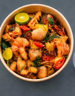 Hình ảnh Chân Gà Sốt Thái (150g chân gà +100g xoài )