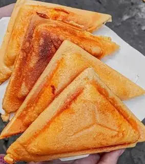 Hình ảnh Hotdog phô mai bò cười