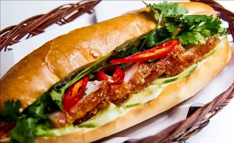 Bánh mì heo quay - 35.000 ₫ tại Bánh Mì Hà Nội Hưng Thuý - 363 Hưng Phú 
