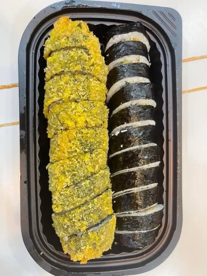 Hình ảnh Kimbap mix 1 hộp 2 chiếc