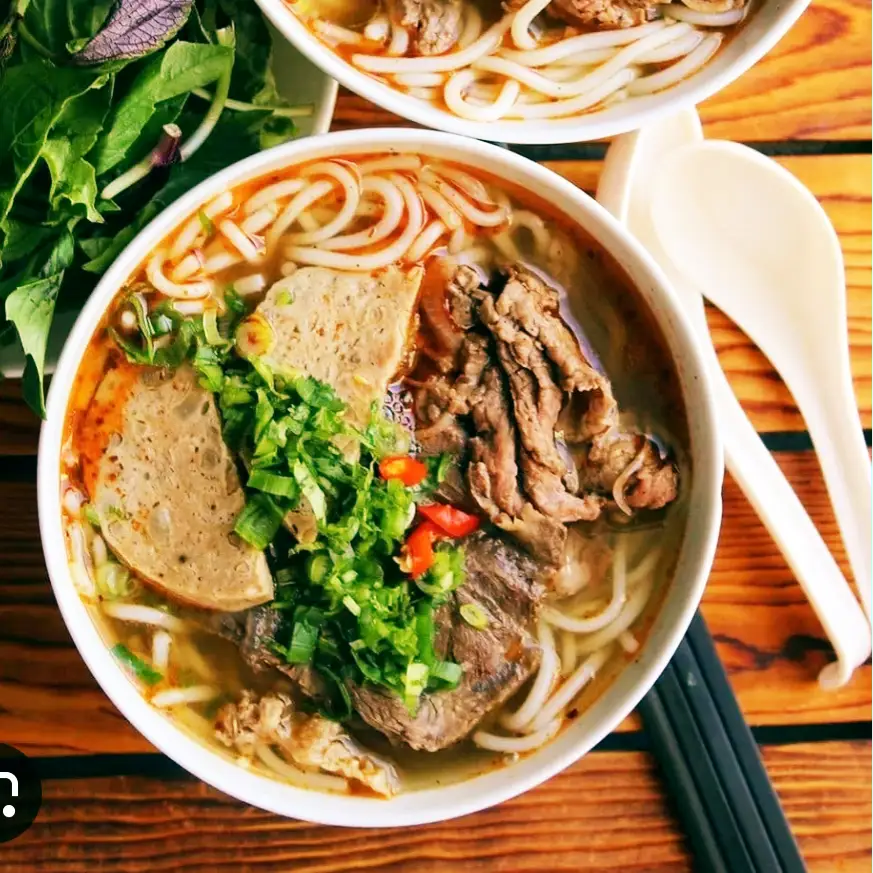 bún bò tái chả - 42.000 ₫ tại Bún Bò & Bún Riêu 456 - Lê Đức Thọ