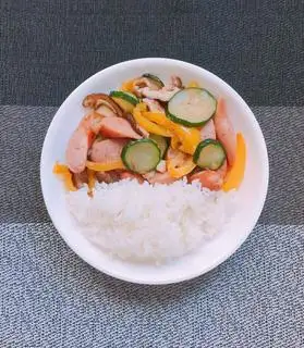 Hình ảnh Cơm Trắng Xúc Xích