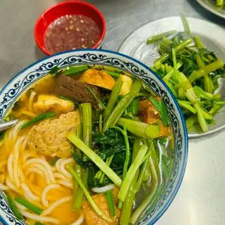 Canh bún giò - 59.000 ₫ tại Bún Riêu Gia Truyền 90B - Phan Đăng Lưu