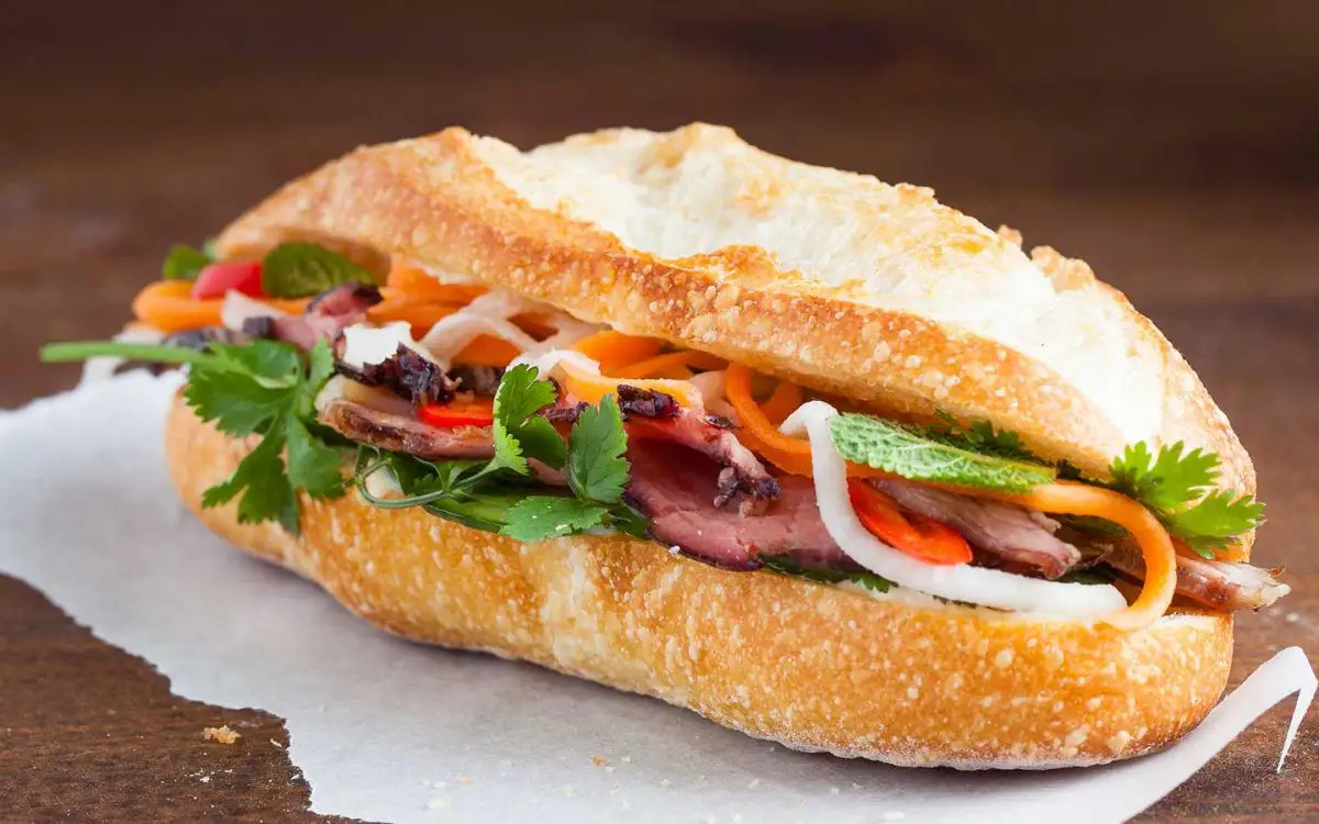 Bánh Mì Thịt Chả - 28.000 ₫ tại Bánh Mì Hà Nội - Trương Quốc Dung